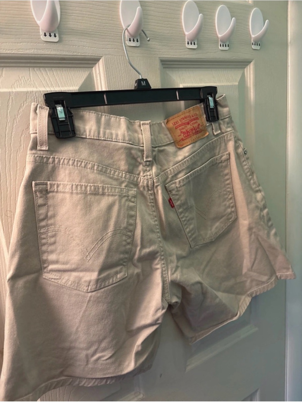 Levi's Women's Beige/Tan High-Rise Casual Shorts - Picture 7 of 7